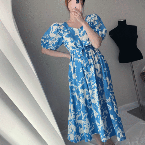 [당일발송 / 세일] 케이트 패턴 나염 프린팅 퍼프 소매 포인트 벨트 리본 플레어 롱 드레스 원피스 (블랙, 소라)